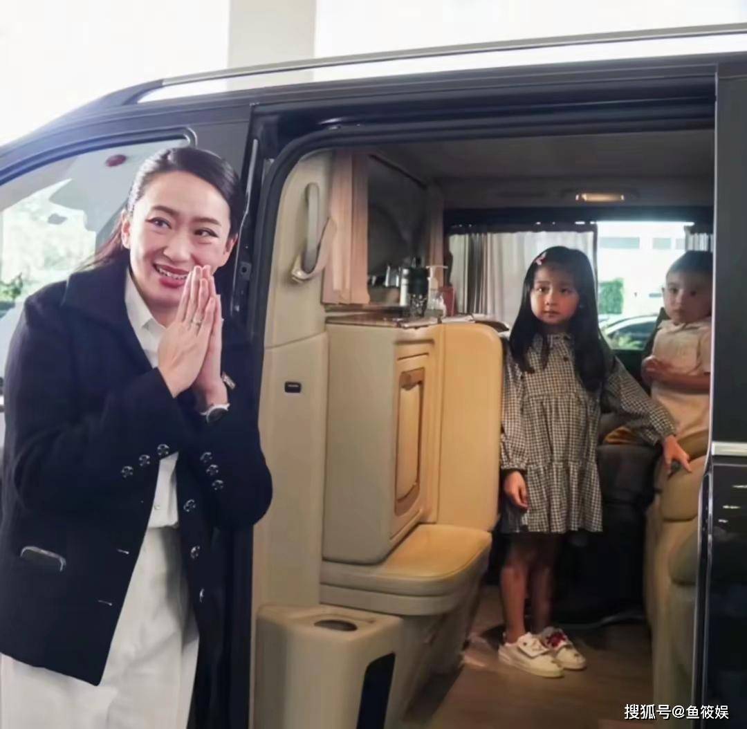 泰国总理佩通坦与在泰中资企业代表举行对话会