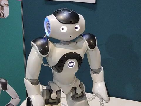 AI机器人重构银发经济新生态