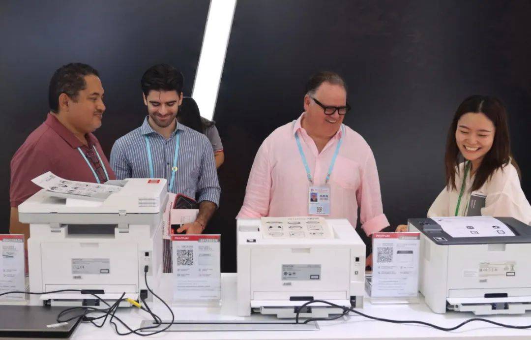 超硬核！机器人群雄论剑广交会，3分钟get全球智造风向标