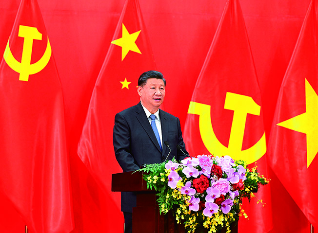 习近平会见哥伦比亚总统佩特罗