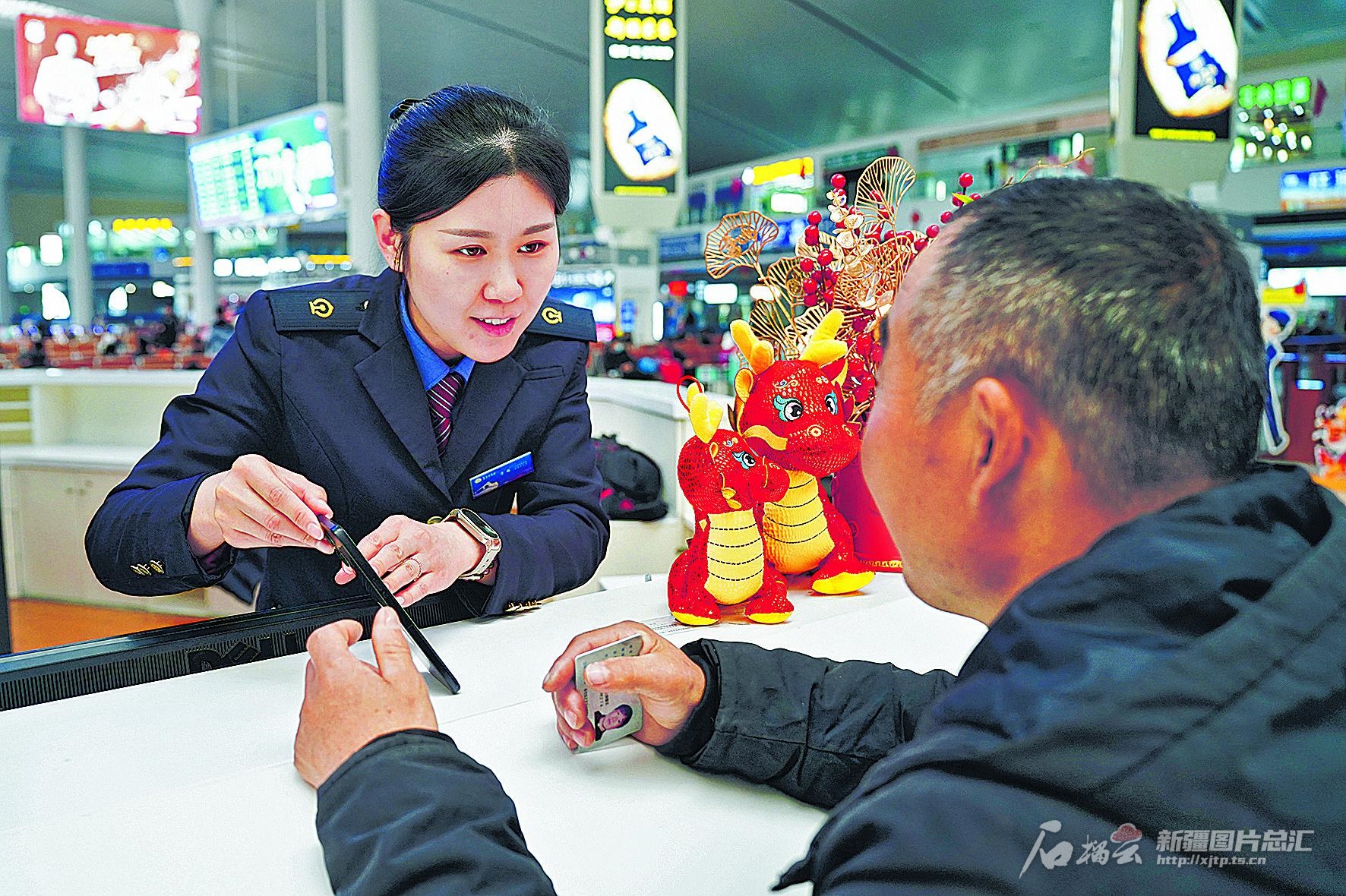 凤凰股份：第三季度商品房合同销售额同比减少48.46%