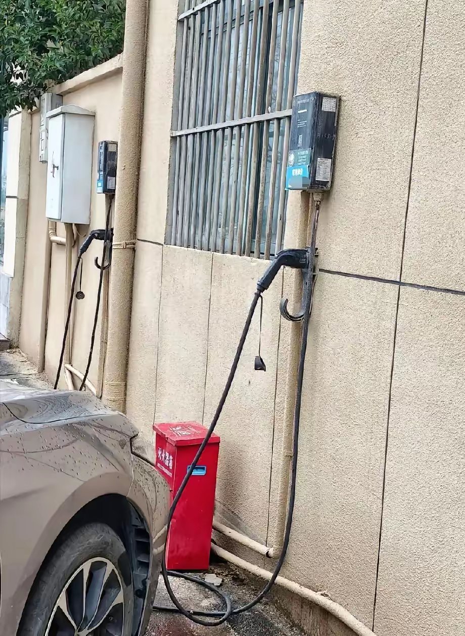 科技公司疯狂抢电!英国电网被数据中心用电申请“淹没”