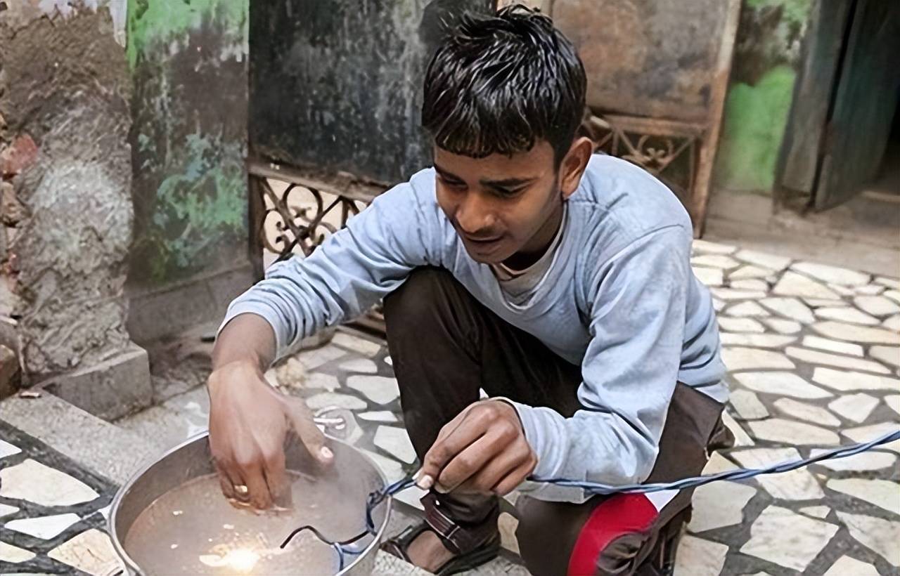 科技公司疯狂抢电!英国电网被数据中心用电申请“淹没”