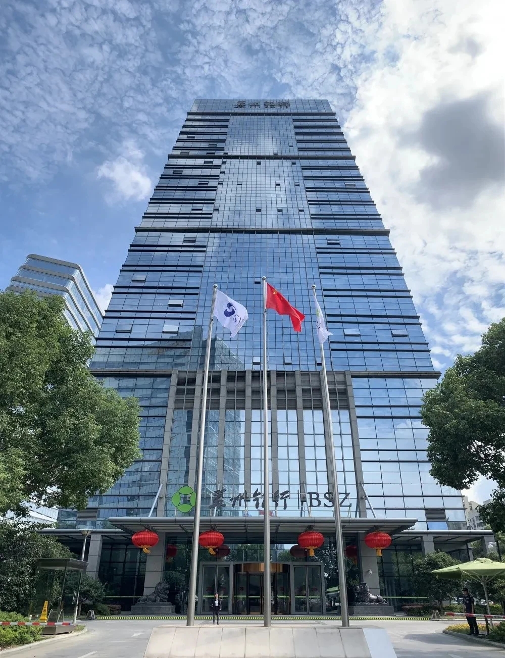 青岛银行三季报透视：营收增速逐季下滑、单季现负增长、资本充足与资产质量风险双重承压