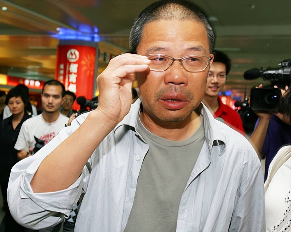 钟睒睒，捐1亿元