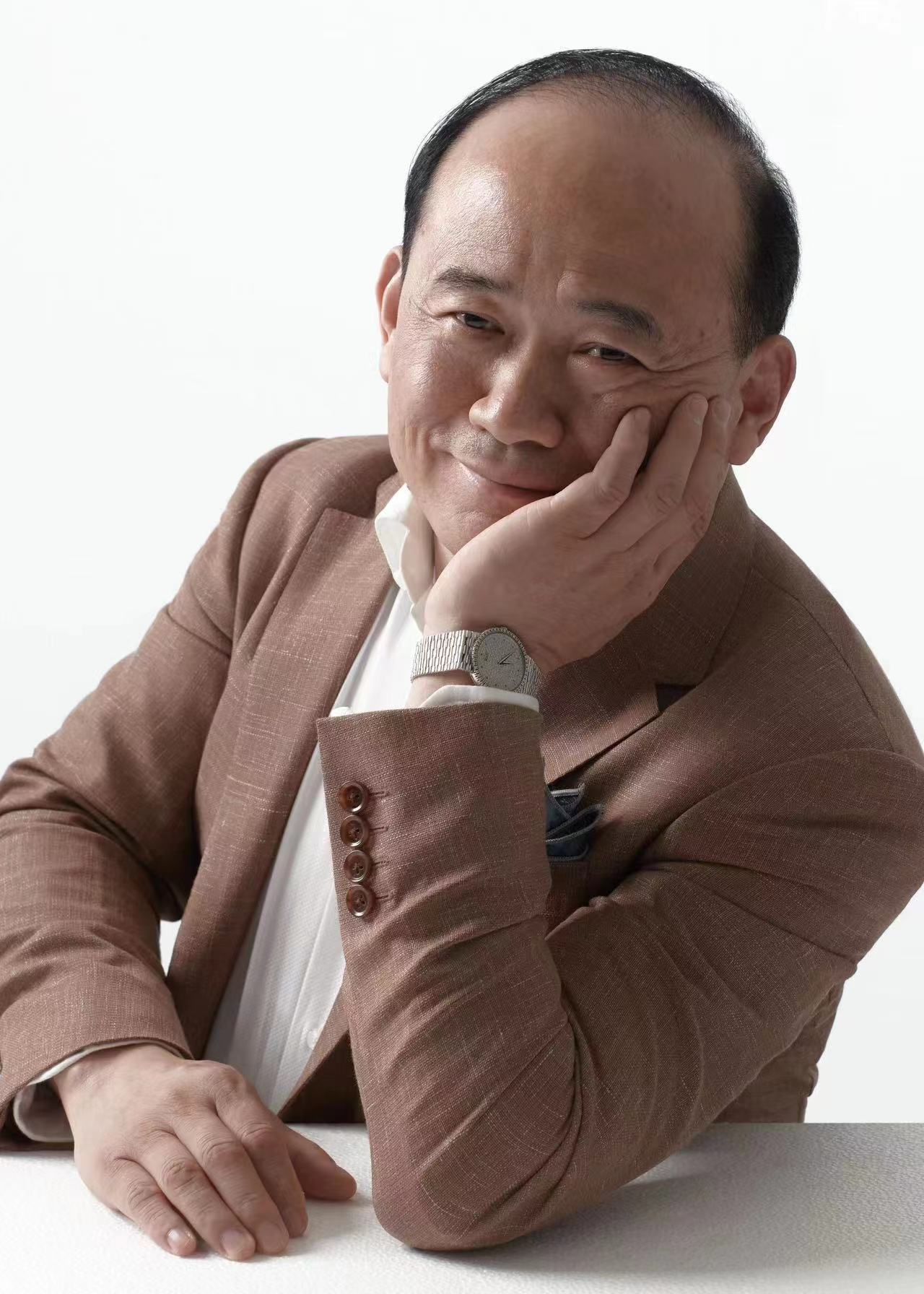 油罐车事件余波未了:前湖北首富兰世立公开道歉后“硬刚”金龙鱼