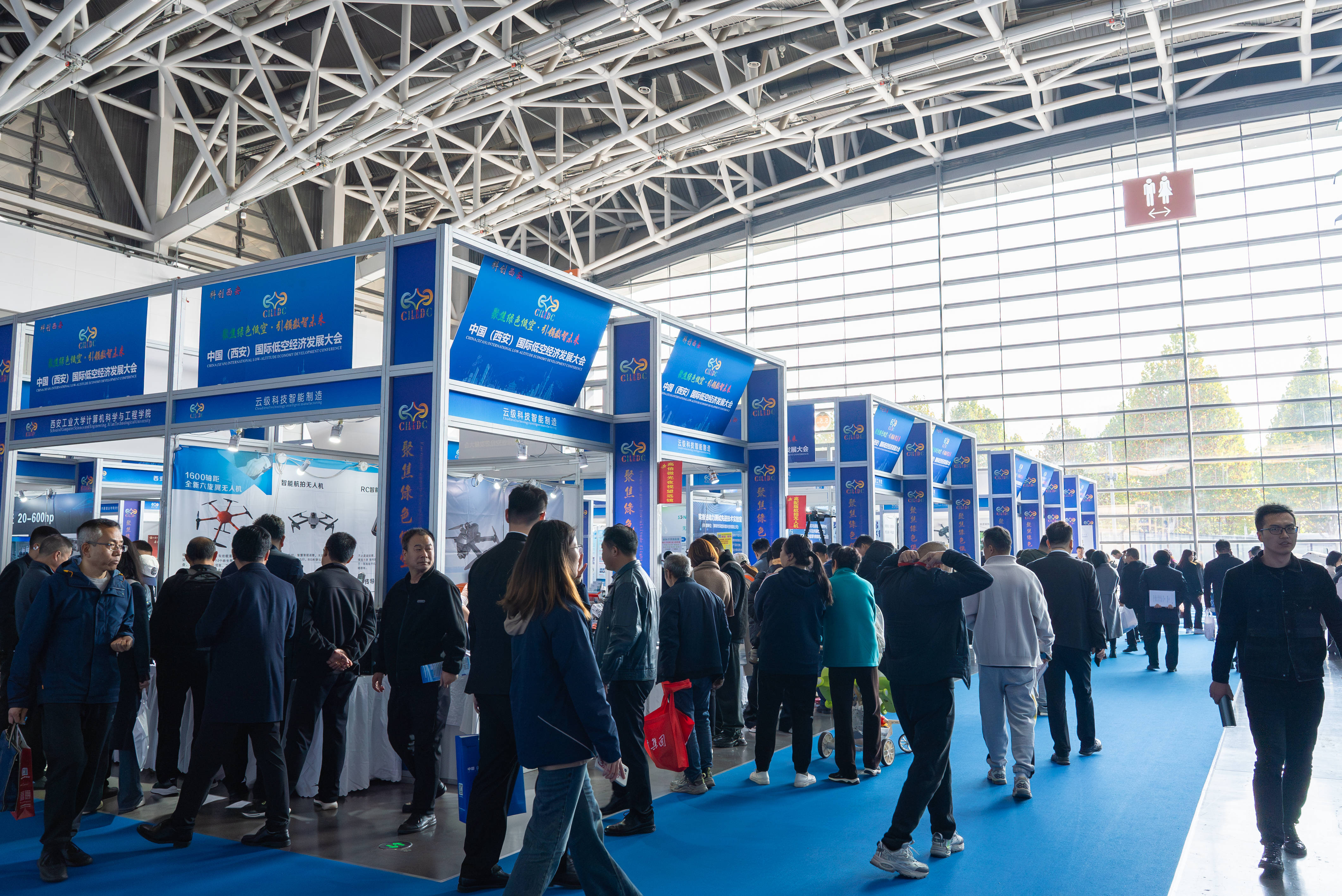 全球资本扎堆深圳！2025招商大会签约超7700亿元