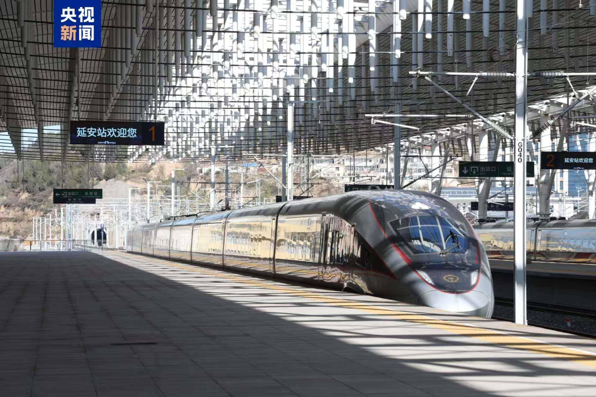 交通运输部:要加快推进铁路重大工程项目建设 推动贯通“八纵八横”高铁主通道