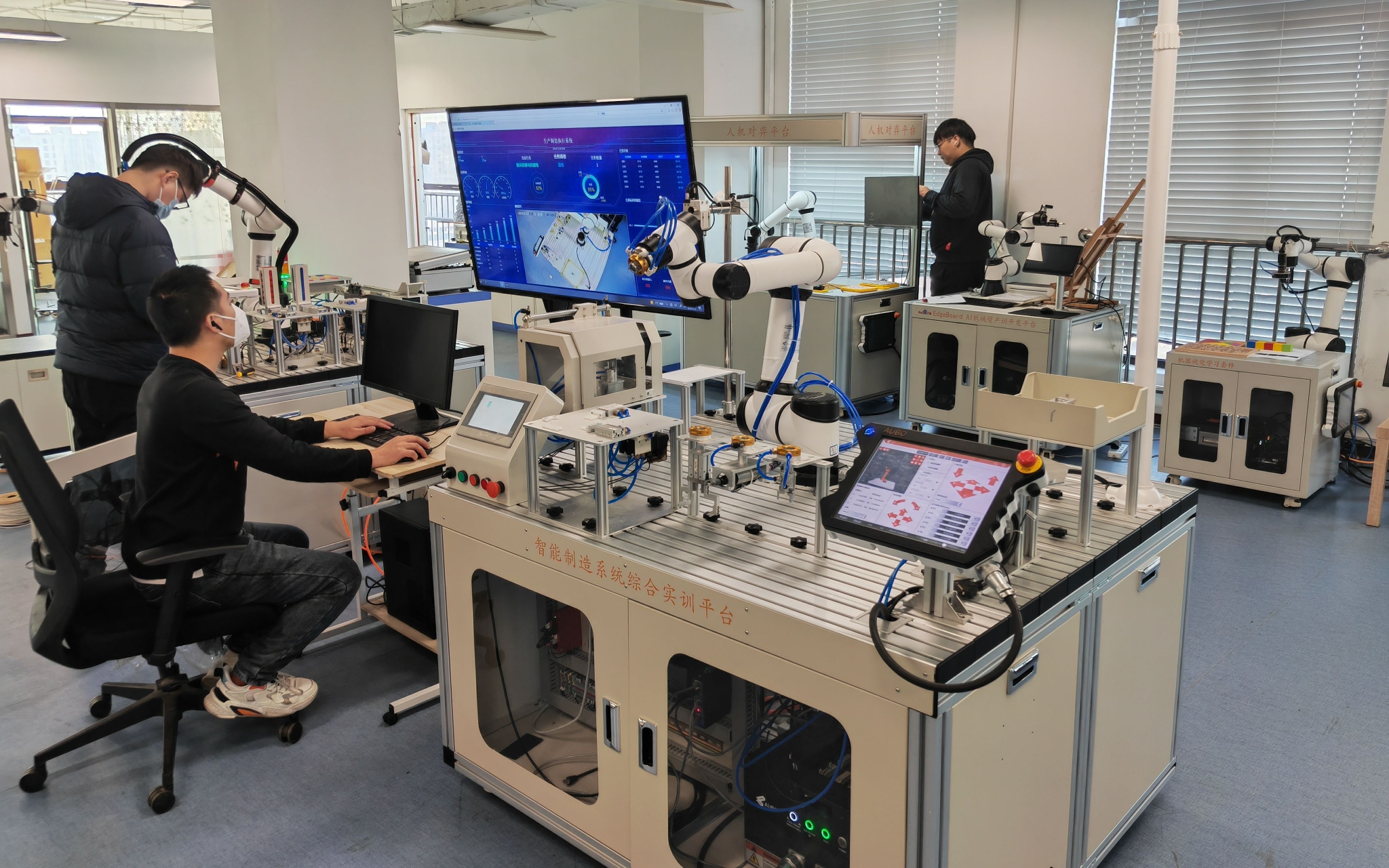 从智能便利店到机器人6S旗舰店,“机器人热”席卷苏城丨新春走基层