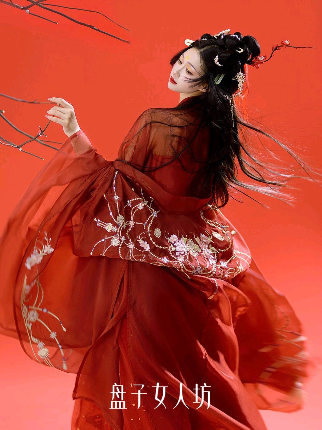 新春走基层｜“三步一公主，五步一侠客”！马年新春，汉服爆火