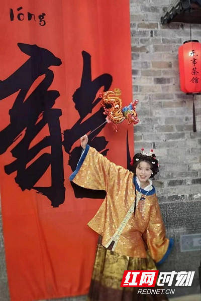 新春走基层｜“三步一公主，五步一侠客”！马年新春，汉服爆火