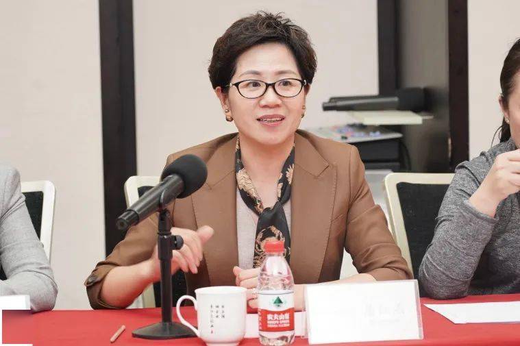 全国人大代表、万事利集团董事长屠红燕：让AI唤醒传统产业“新丝路”