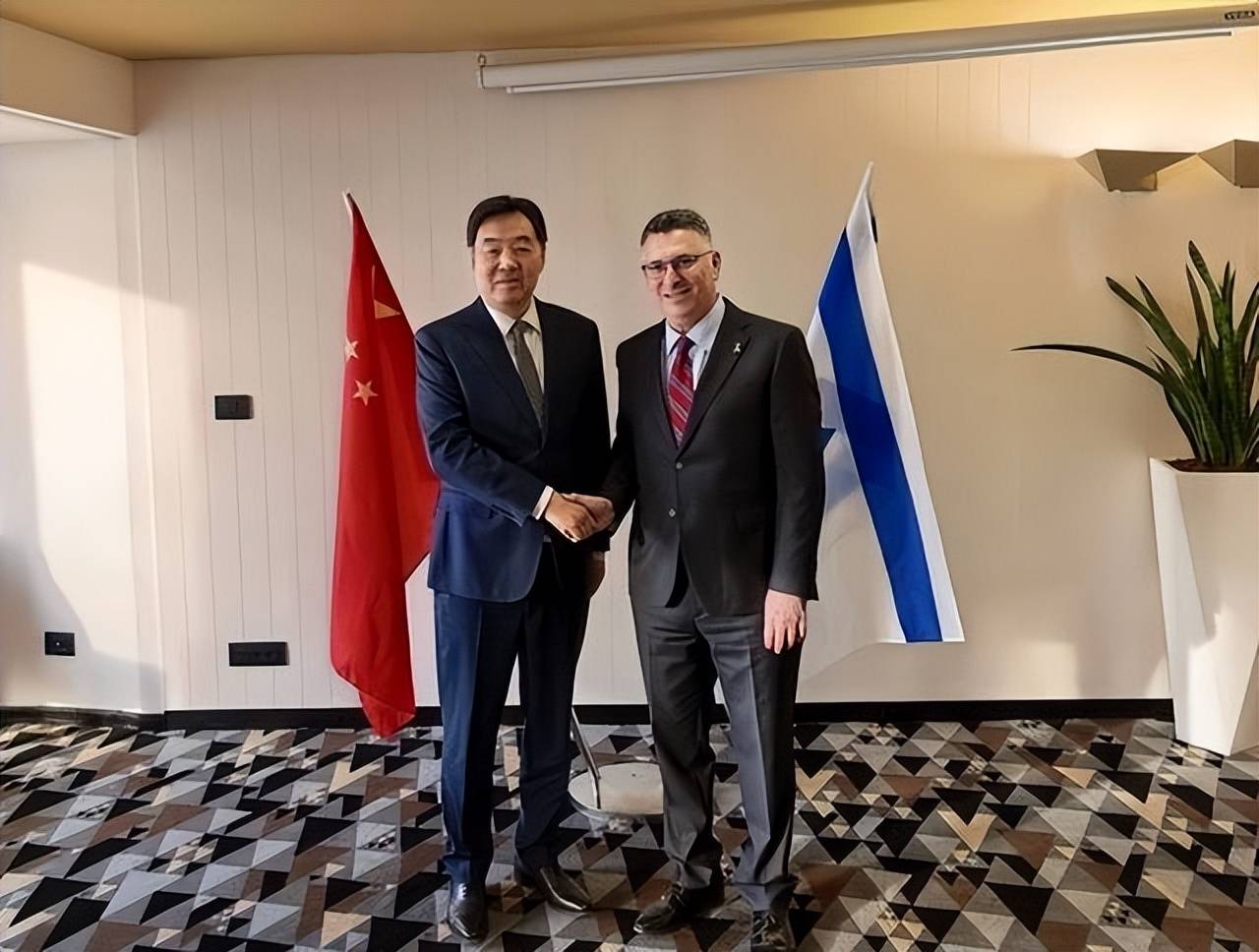 中国政府中东问题特使翟隽会见海合会秘书长布达维