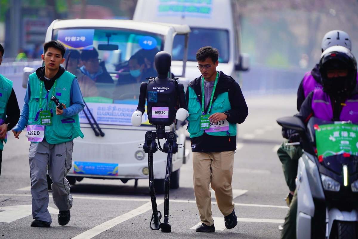 “机器人跑得比博尔特快”有什么用？行业要奔赴“ChatGPT时刻”