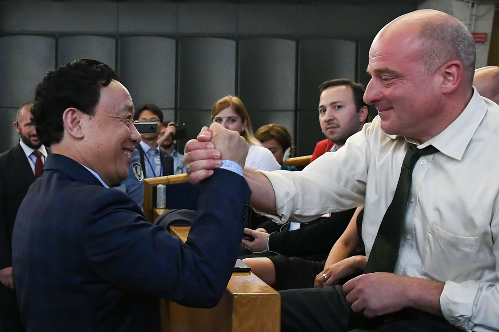 海关总署署长孙梅君会见联合国粮食及农业组织总干事屈冬玉