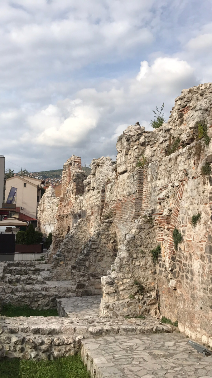 标普下调波黑联邦评级展望后，该实体发债遇冷